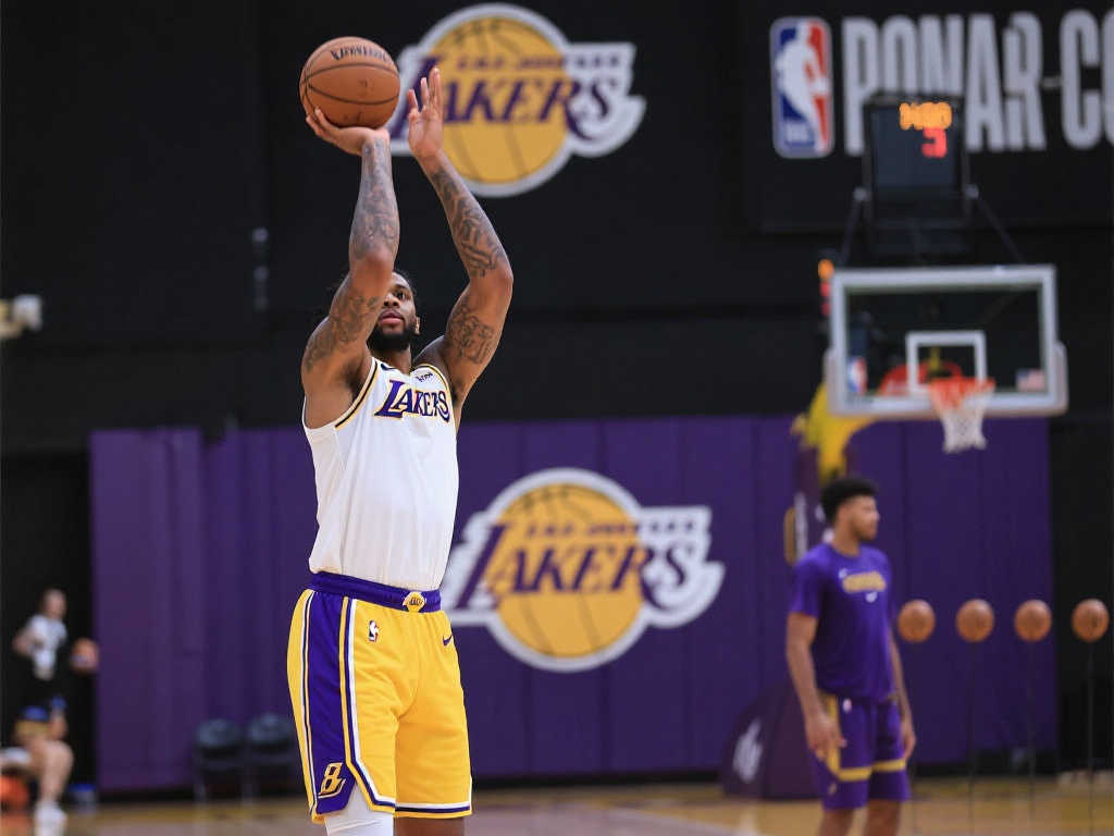 三分8连中!湖人2米08秘密武器苦练,季后赛或成关键奇兵? 三分8连中!湖人2米08秘密武器苦练,季后赛或成关键奇兵?